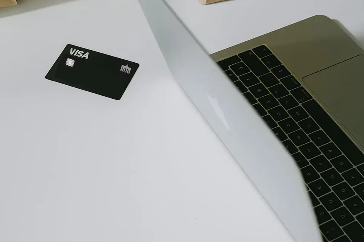 Tarjeta de crédito virtual gestionada desde un dispositivo digital